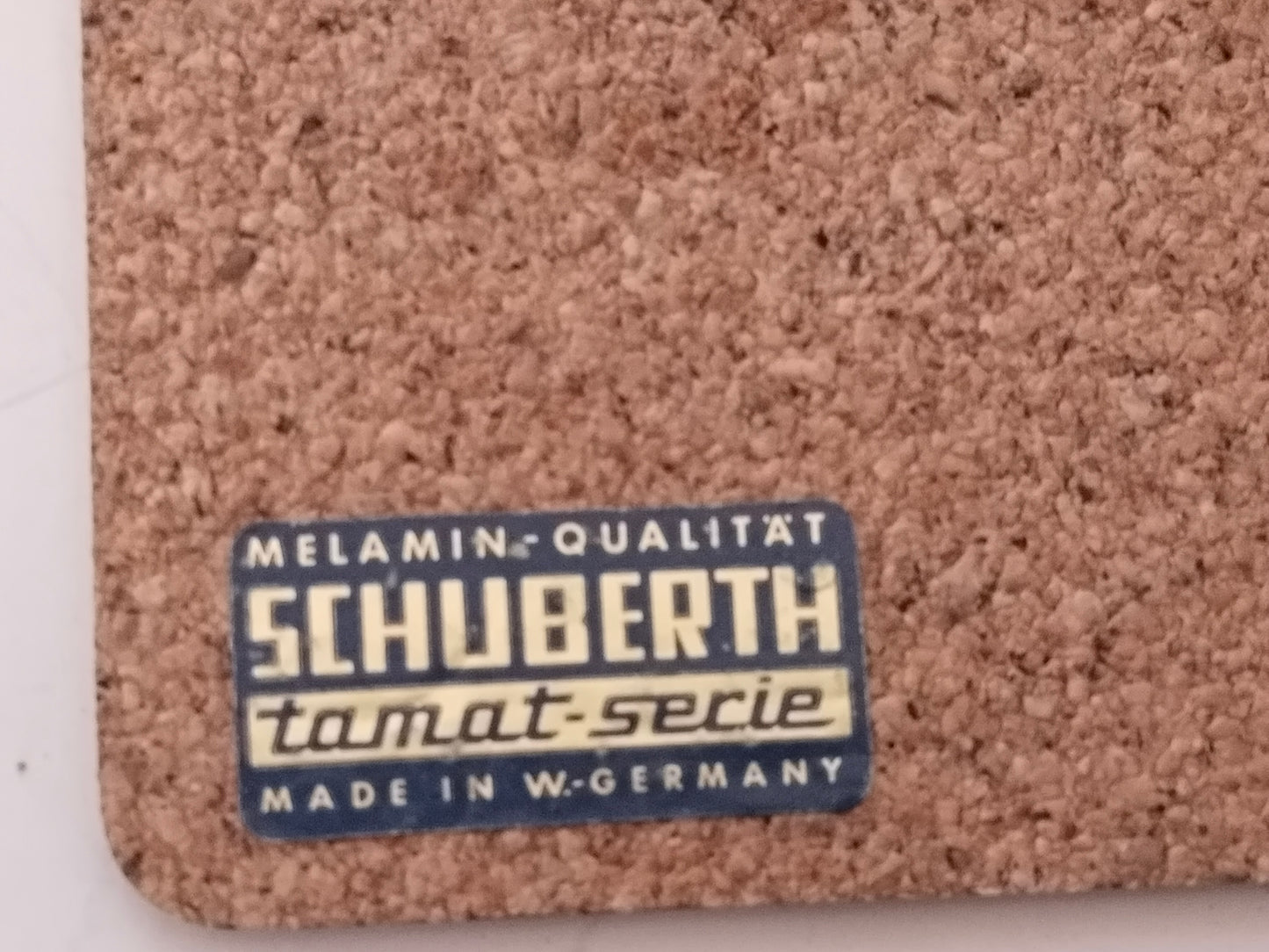 Rückseite der Hamburg Untersetzer aus Naturkork mit Schuberth Etikett