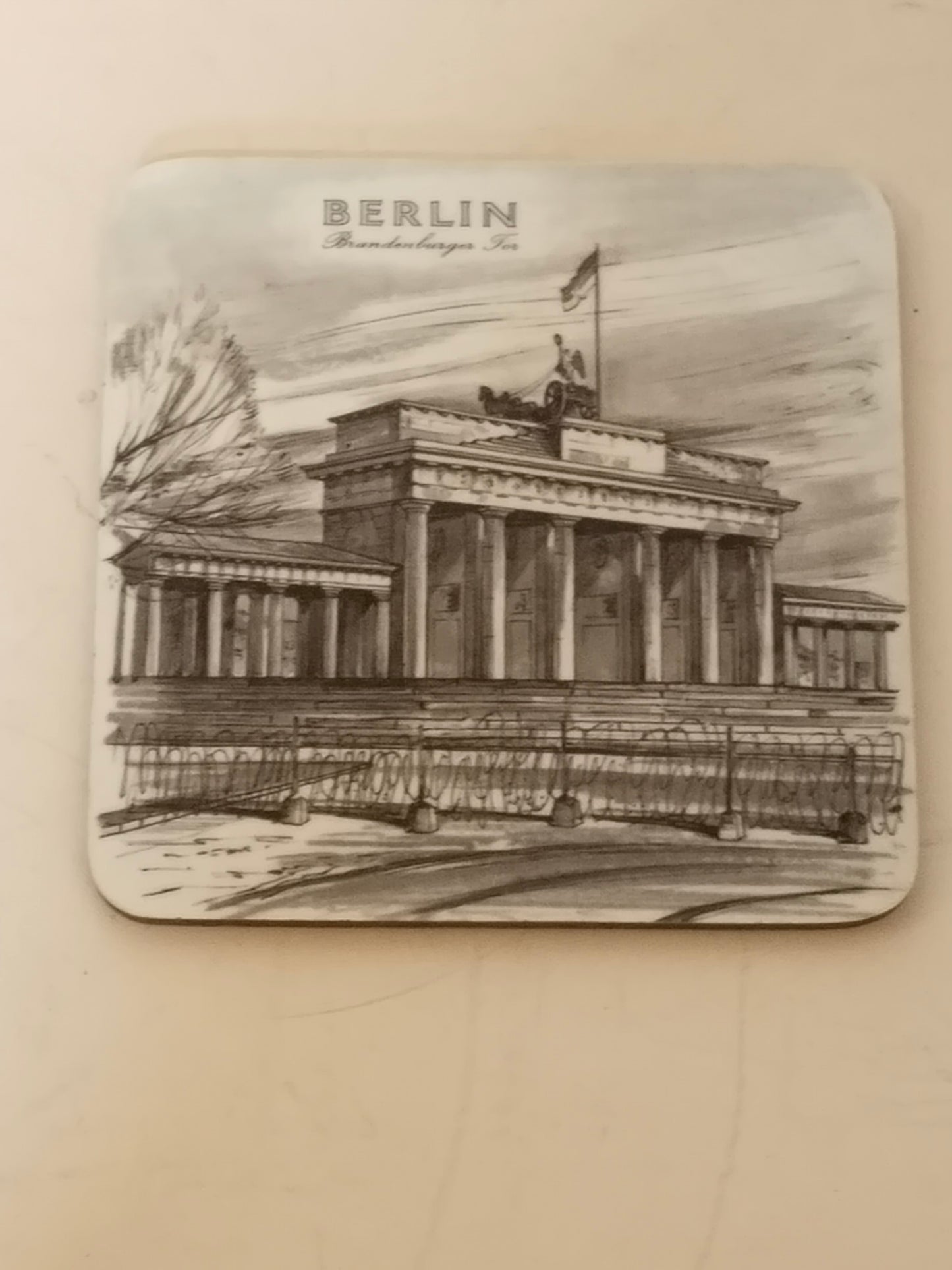 Berlin Untersetzer 6er-Set – Vintage Melamin Korkuntersetzer, Schwarz-Weiß Stadtansichten W-Germany