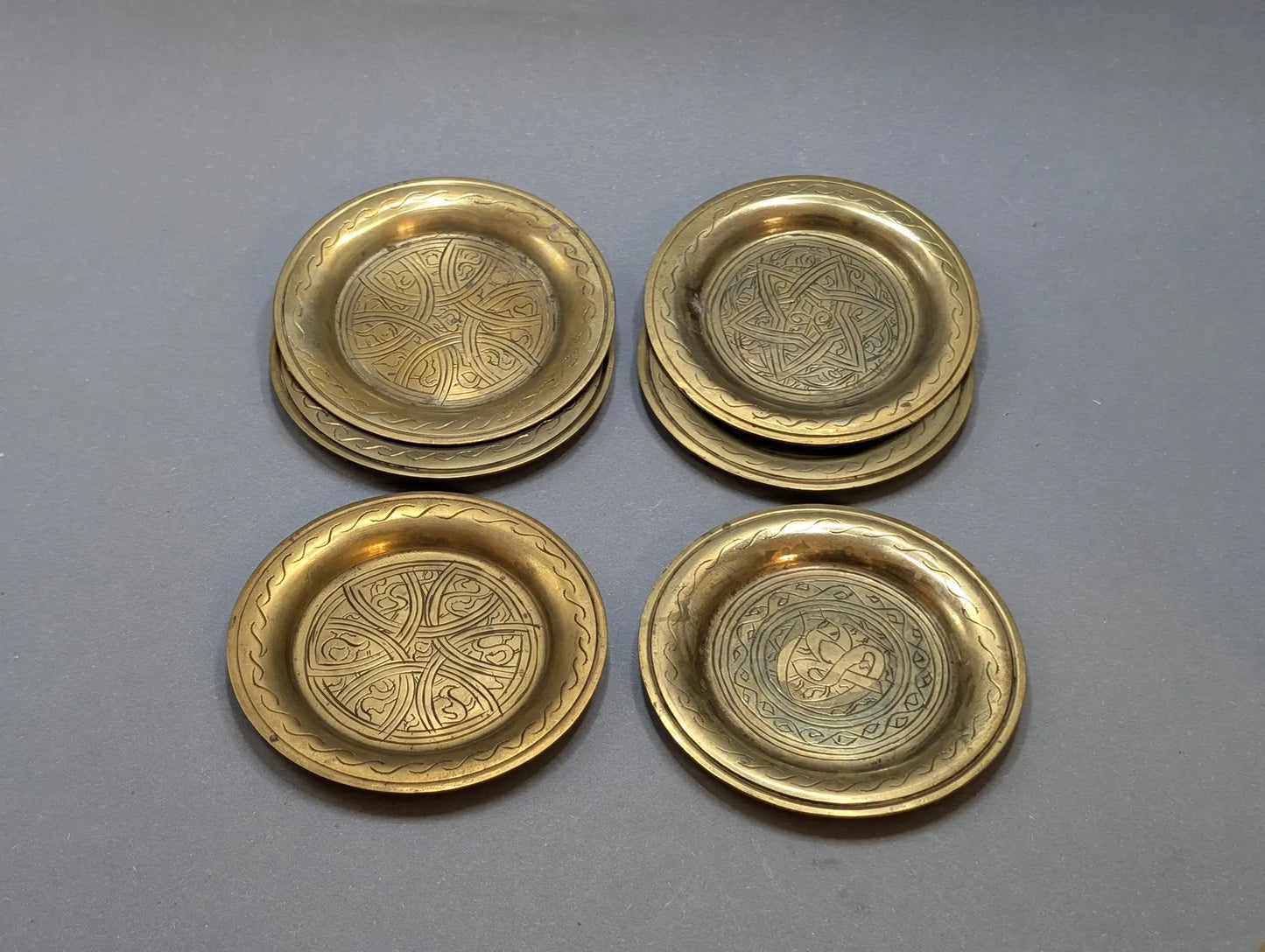 Sous-verres en laiton, lot de 6 – ornements gravés à la main, motif tressé oriental, vintage