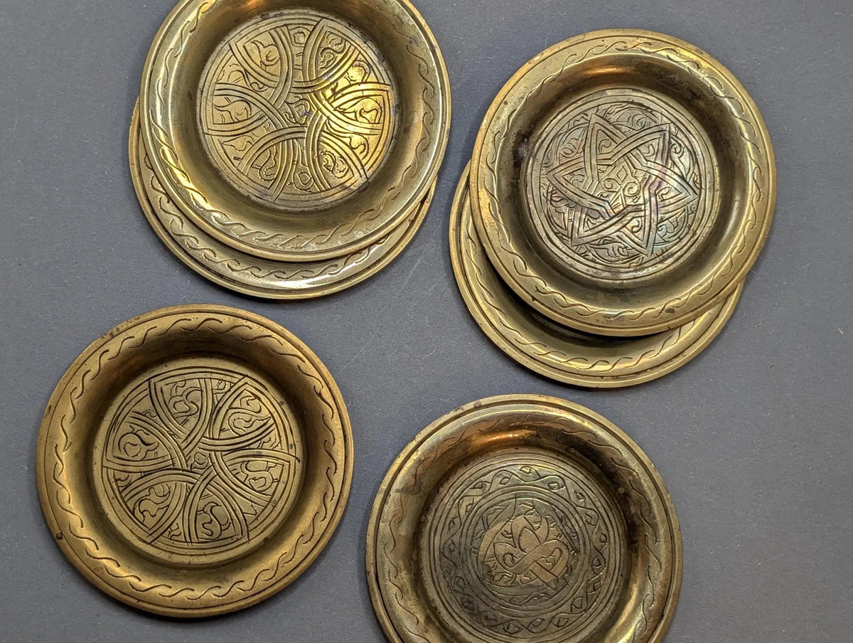 Sous-verres en laiton, lot de 6 – ornements gravés à la main, motif tressé oriental, vintage