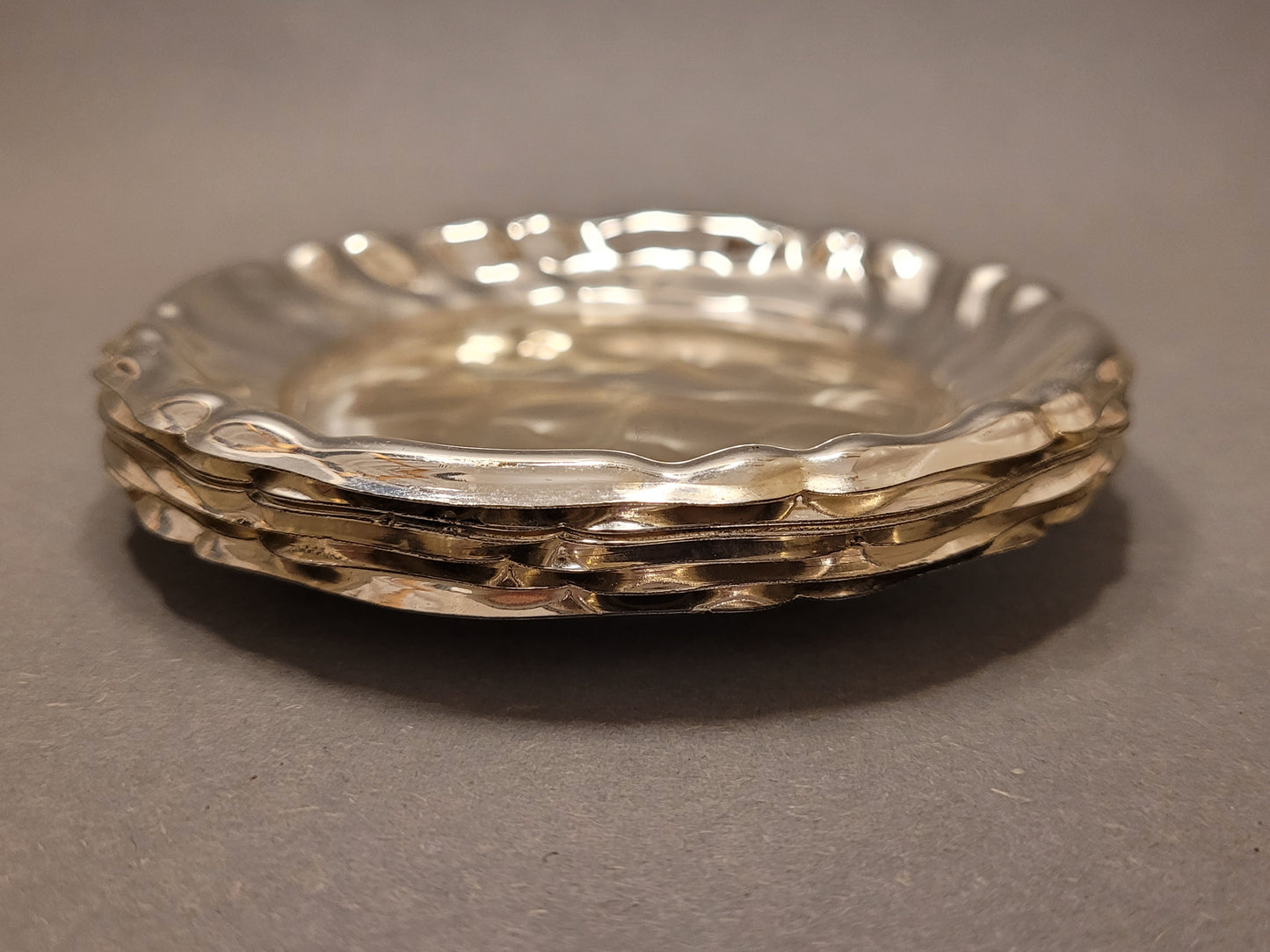 Mid Century versilberte Untersetzer  6 Stück übereinader gestaffelt.