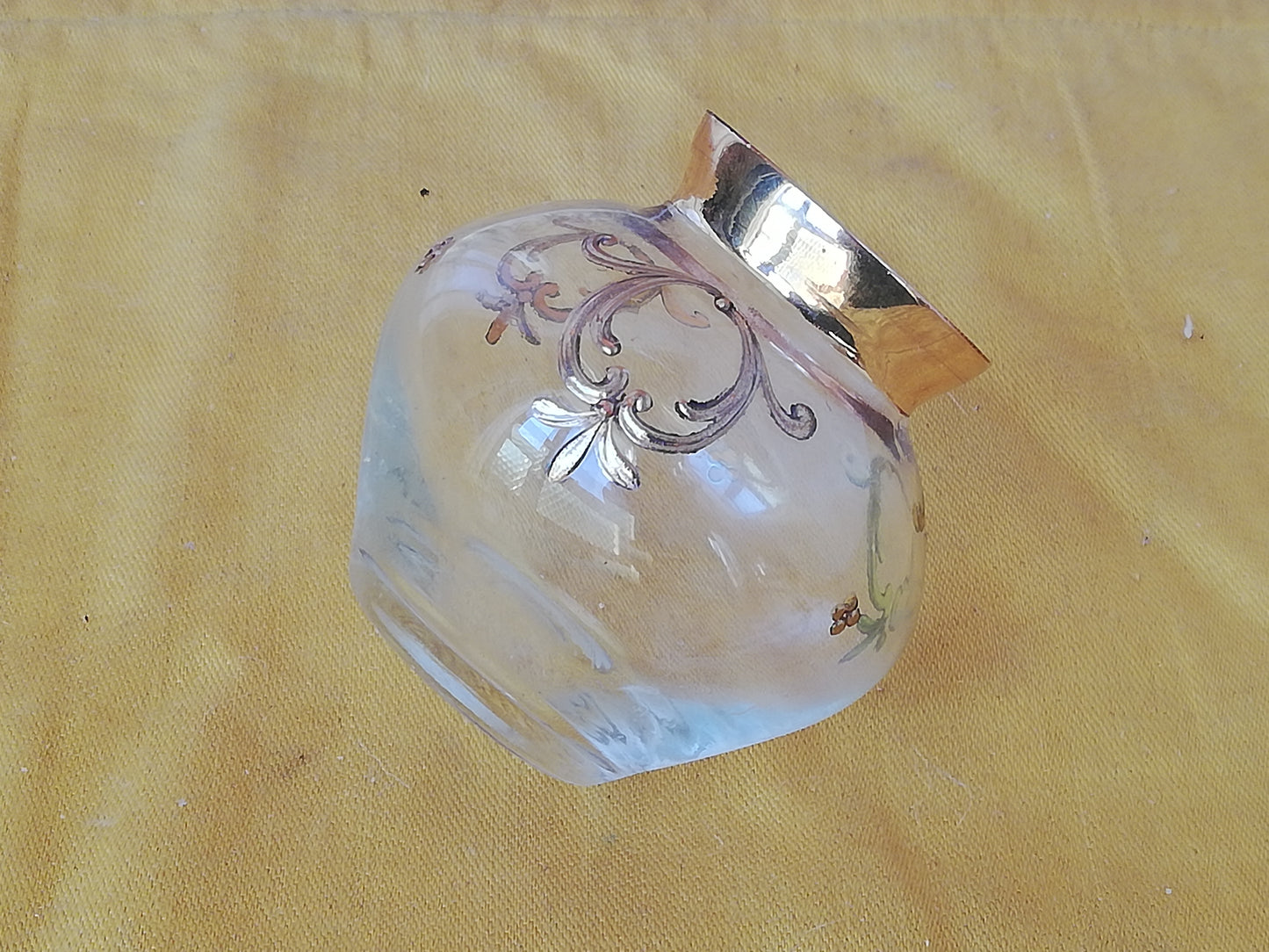 Unterseite der venezianischen Vase zur Veranschaulichung der fehlerfreien Glasverarbeitung.