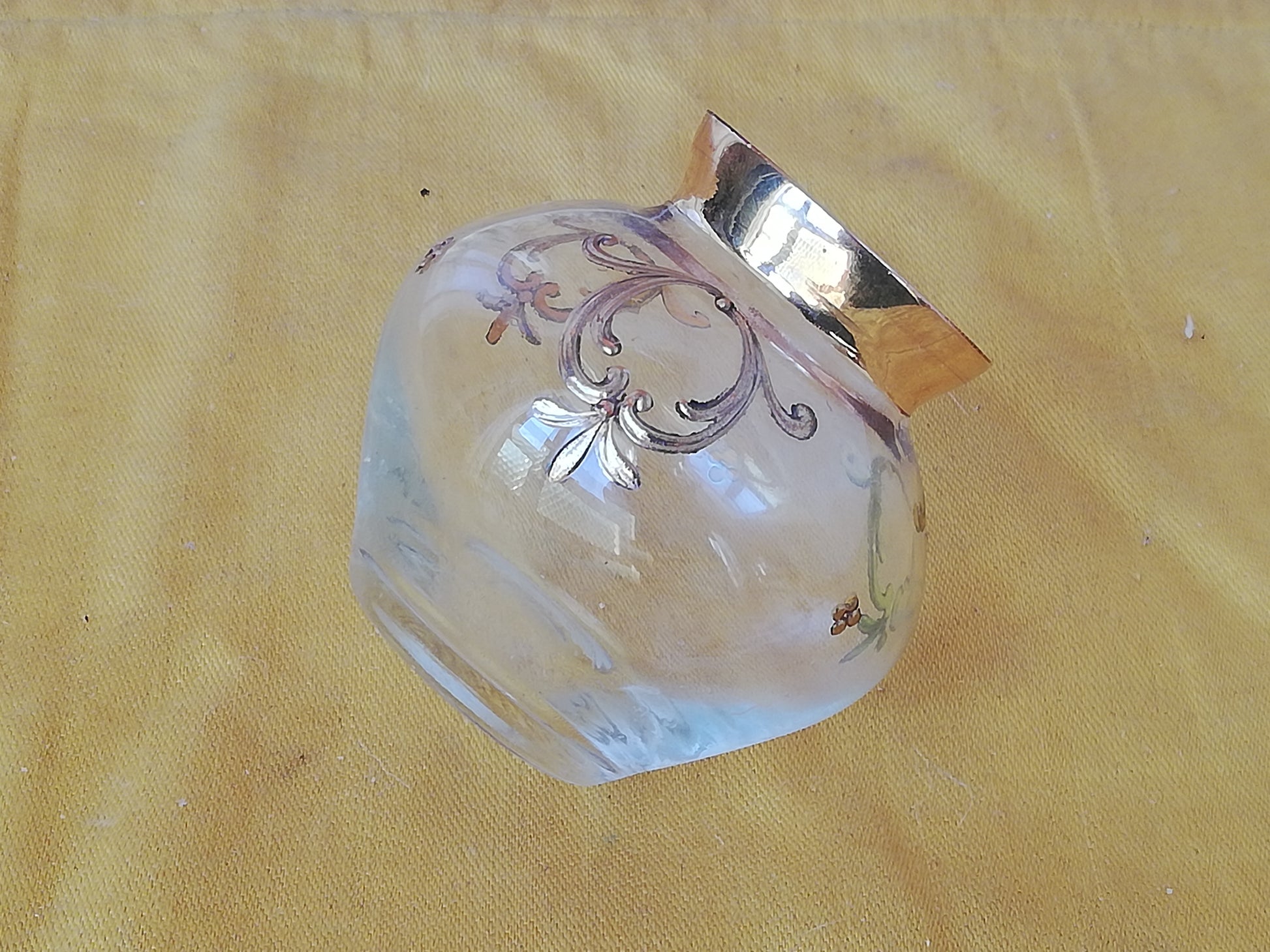 Unterseite der venezianischen Vase zur Veranschaulichung der fehlerfreien Glasverarbeitung.
