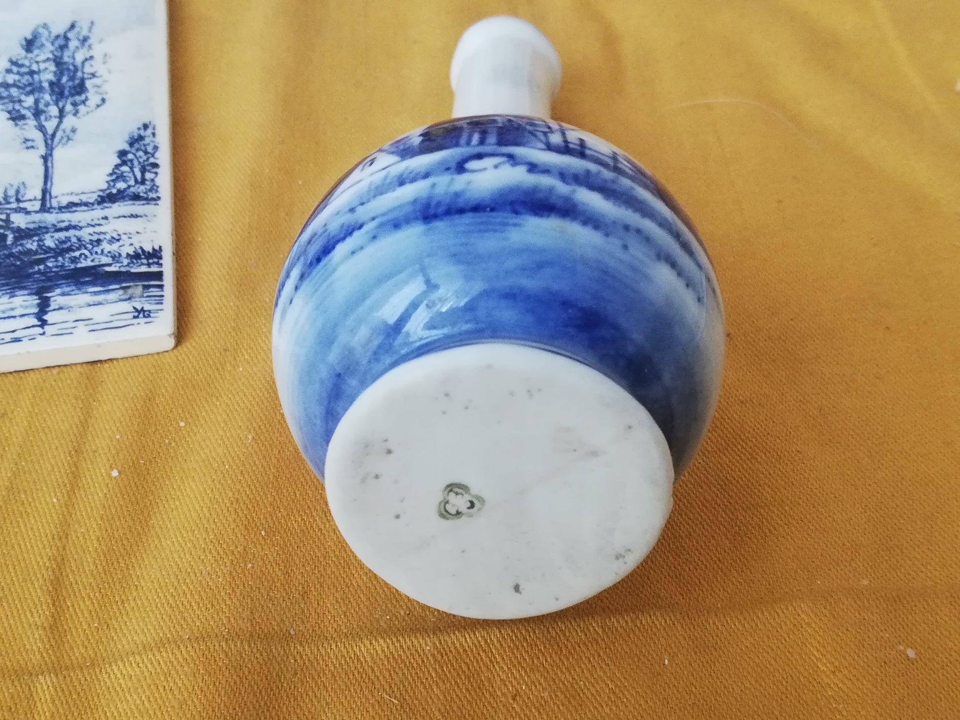 Detailansicht Bodenmarke Stempel Vintage Porzellanvase Delfter Blau