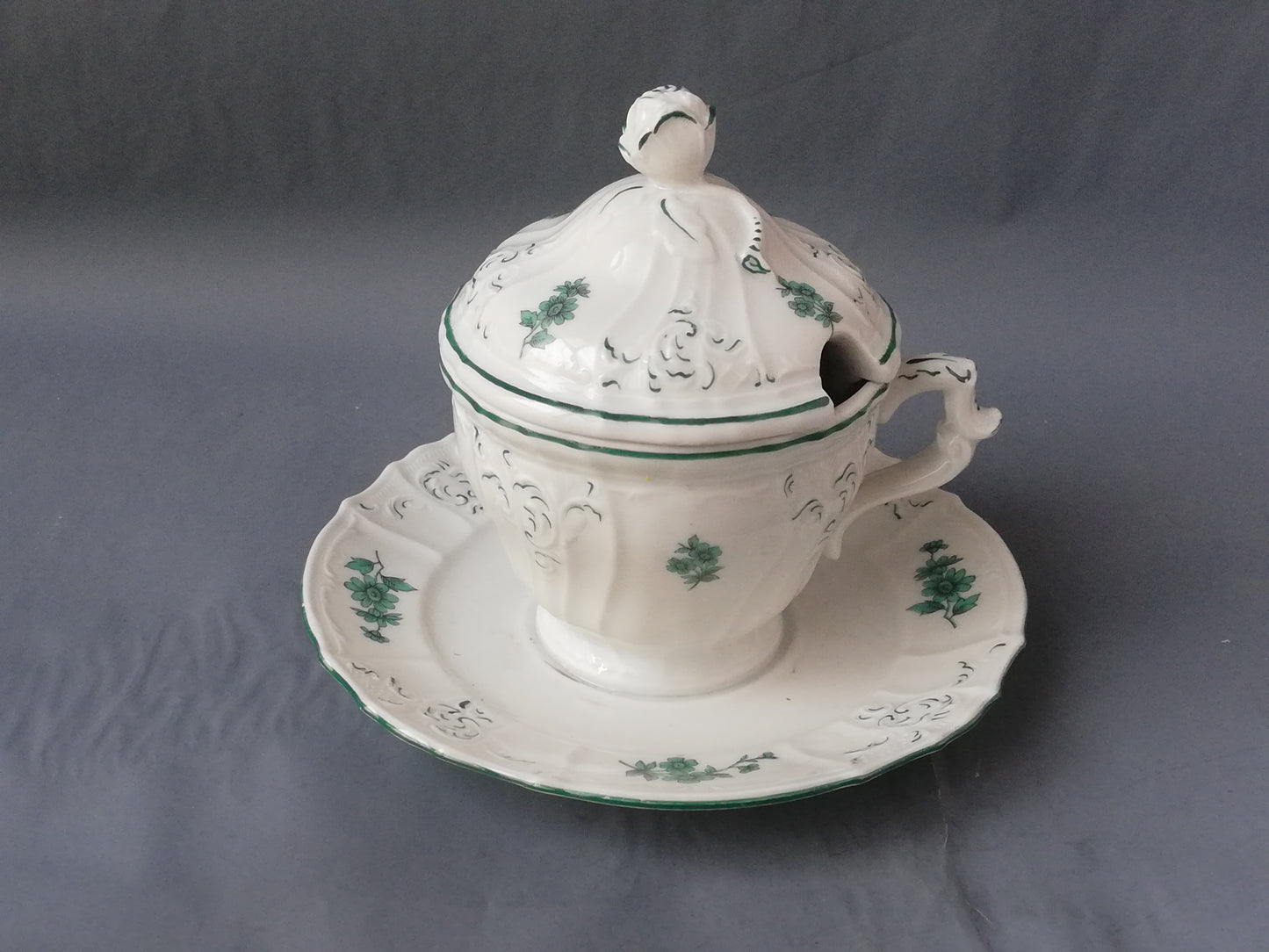 Böhmische Porzellan-Zuckerdose im Rokoko-Stil – Haas & Czjzek, Schlaggenwald, ca. 1950er Jahre
