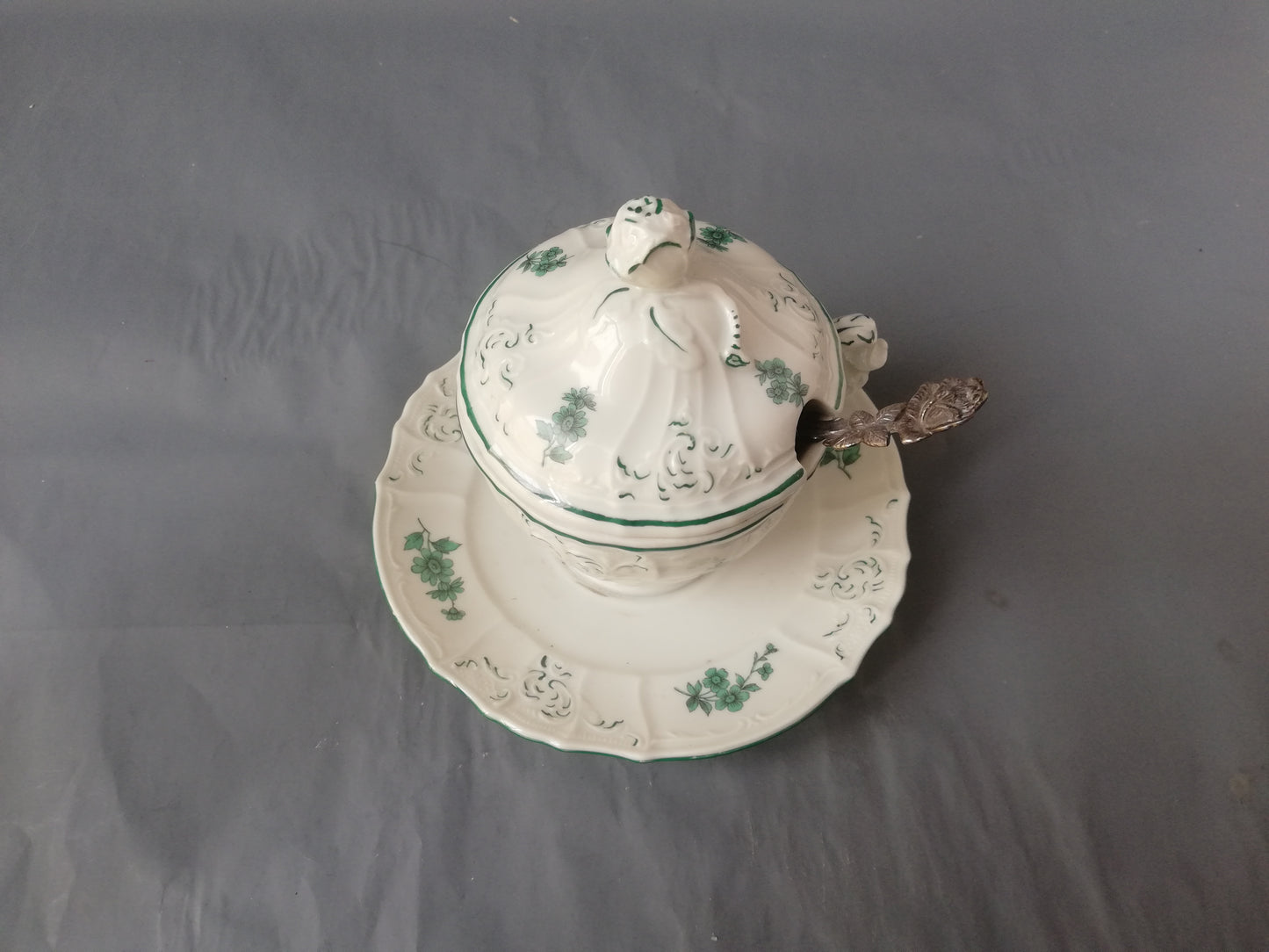 Böhmische Porzellan-Zuckerdose im Rokoko-Stil – Haas & Czjzek, Schlaggenwald, ca. 1950er Jahre