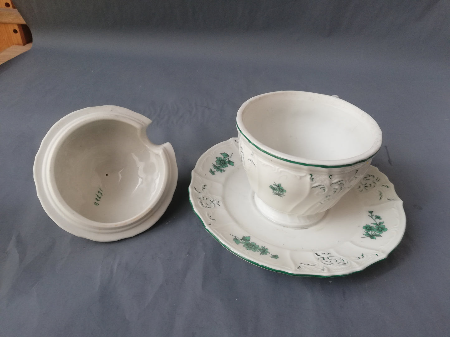 Böhmische Porzellan-Zuckerdose im Rokoko-Stil – Haas & Czjzek, Schlaggenwald, ca. 1950er Jahre