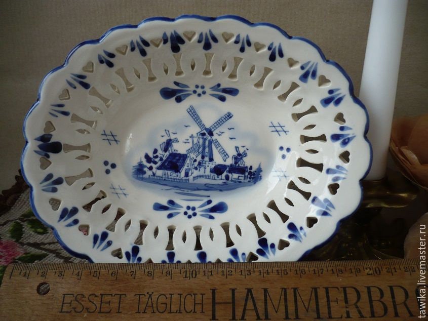 Teller mit Delft-Besteck