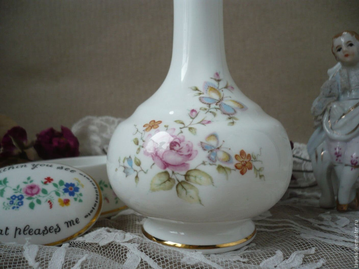 Vergoldung am Hals der Porzellanvase, Detail