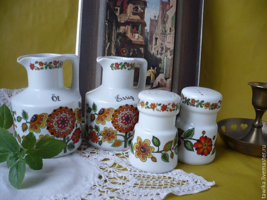 Salz- und Pfefferstreuer mit Blumendekor