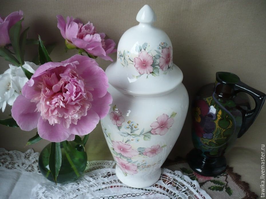 Großer Ingwertopf aus Porzellan mit Blumendekor und Deckel – Gesamtansicht, Vintage Österreich 1980er