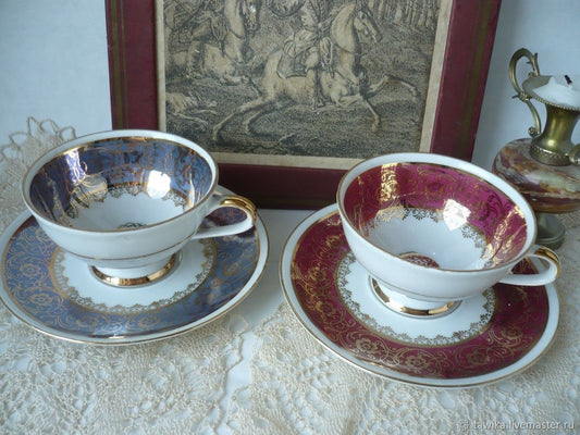 Zwei-Personen Teeservice aus Bone-China, burgund und blau – Gesamtansicht, Vintage Deutschland