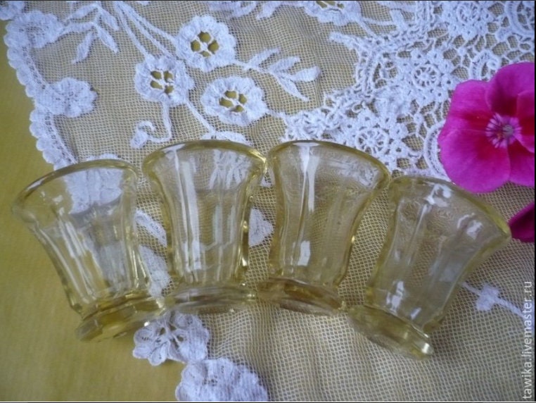 Dickwandiges, handgefertigtes Glas im Detail