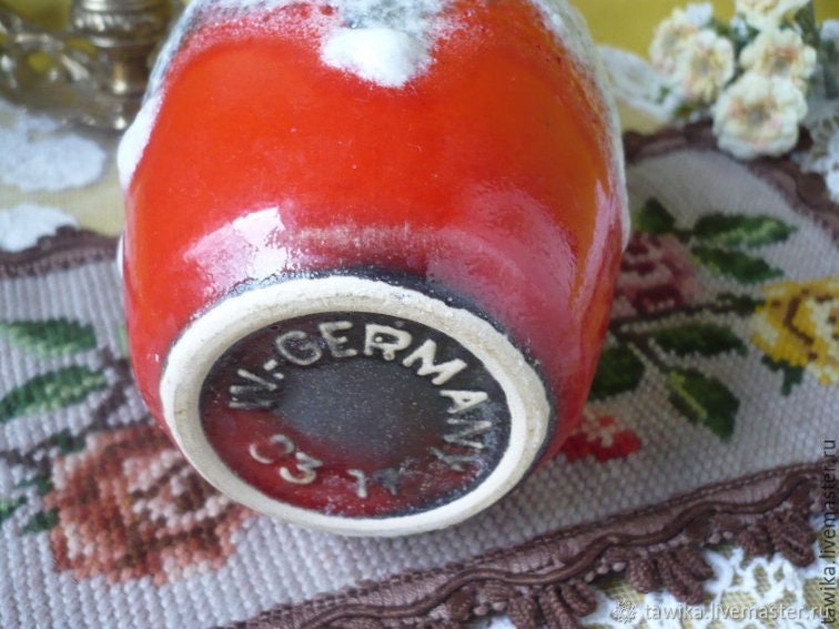Seitenansicht der 18 cm hohen Vase