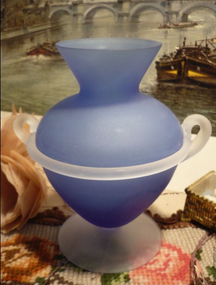 Blick von oben in die 5 cm breite Öffnung der Vase