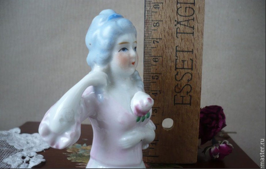 Rückansicht der japanischen Porzellan-Halbfigur