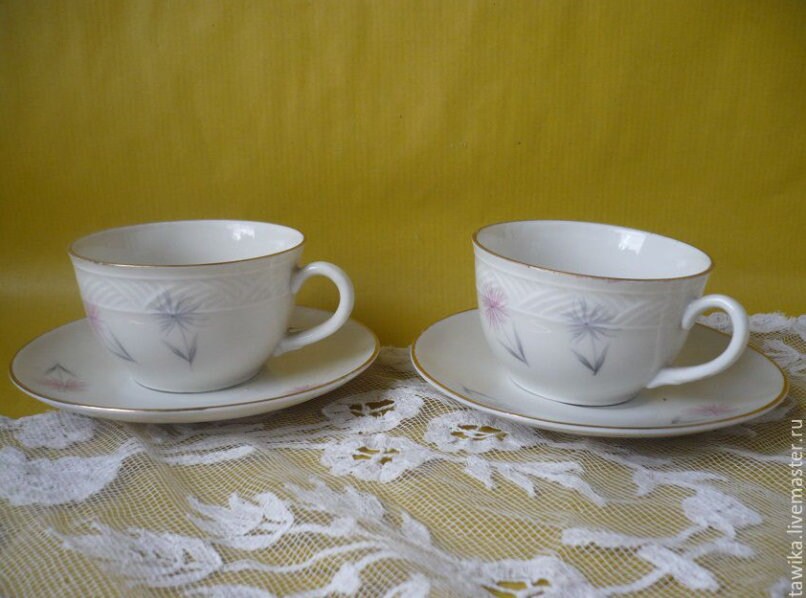 Reliefornament am Rand der Bavaria-Tasse