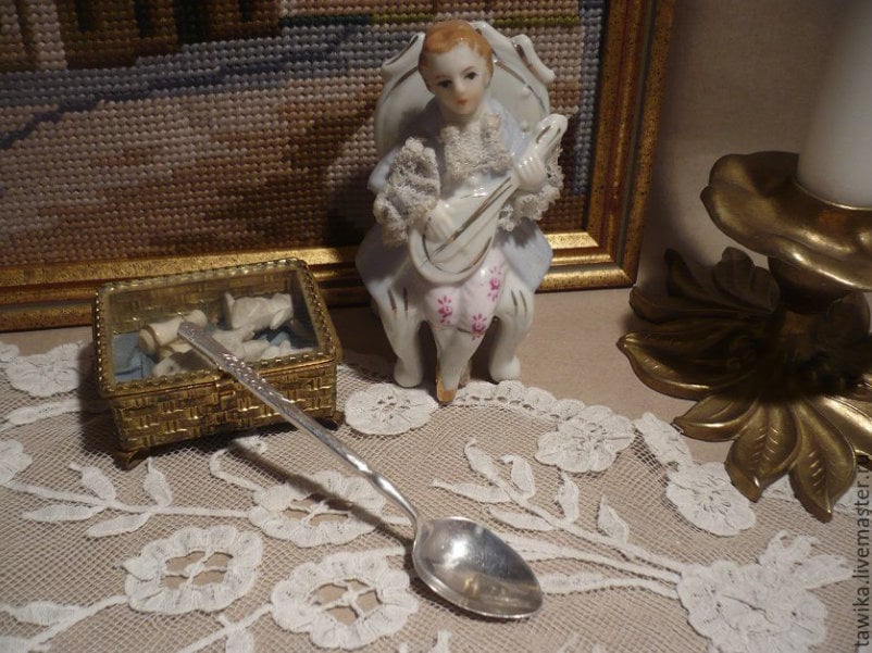 Zierlicher antiker Silberlöffel mit verziertem Stiel, 10 cm, vor 1950