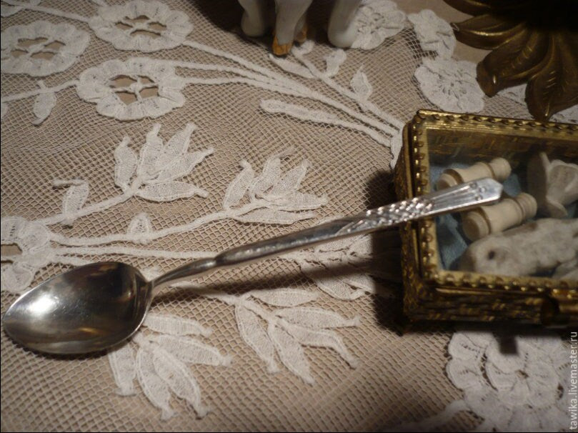 Laffe des kleinen Silberlöffels, Detail