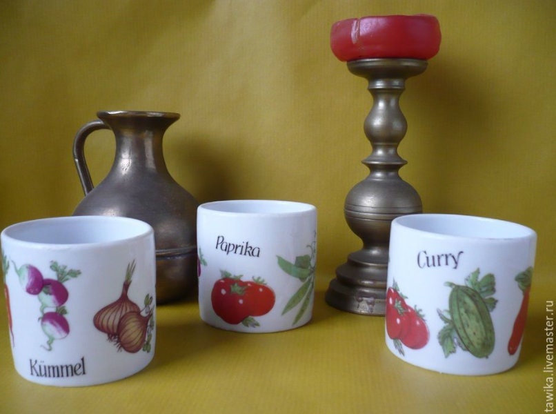 Porcelain spice jars for curry, paprika and caraway seeds. Vintage, Germany