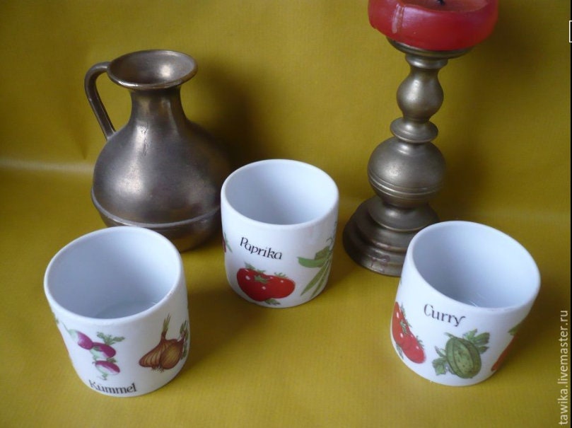Porcelain spice jars for curry, paprika and caraway seeds. Vintage, Germany