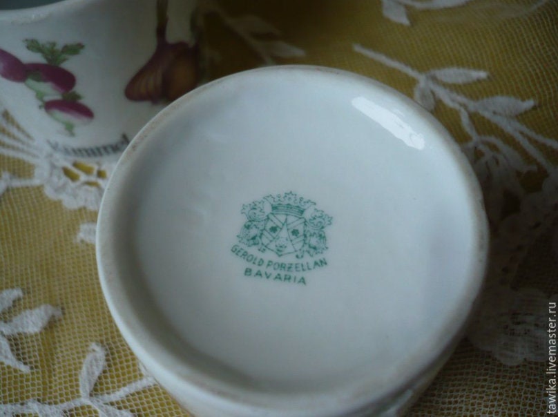 Porcelain spice jars for curry, paprika and caraway seeds. Vintage, Germany