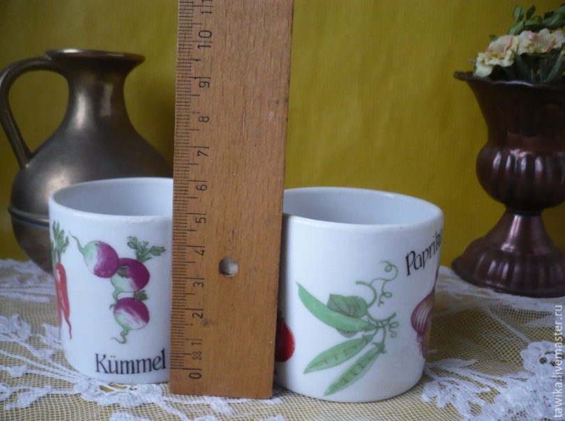 Porcelain spice jars for curry, paprika and caraway seeds. Vintage, Germany