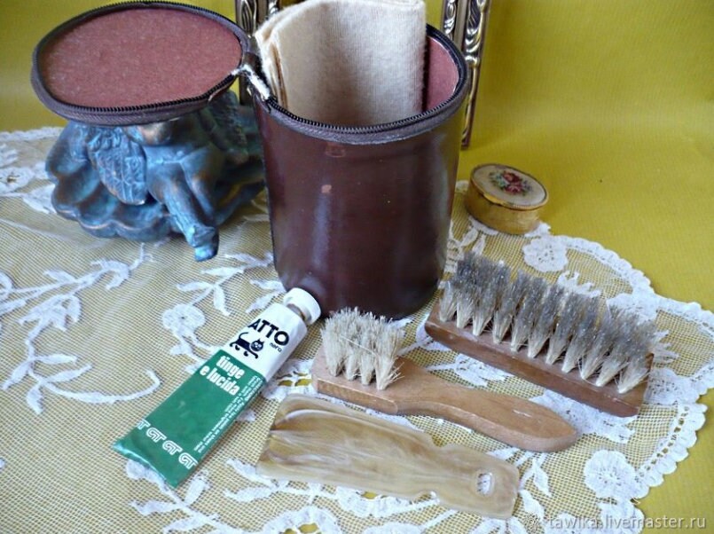 Schuhlöffel aus Zelluloid und Schuhcremedose