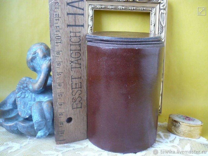Geschlossenes Etui mit Reißverschluss, Höhe 11 cm