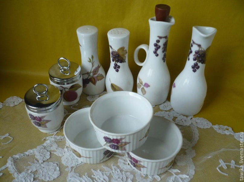 Gemalte Brombeeren auf dem Royal Worcester Schälchen, Nahaufnahme