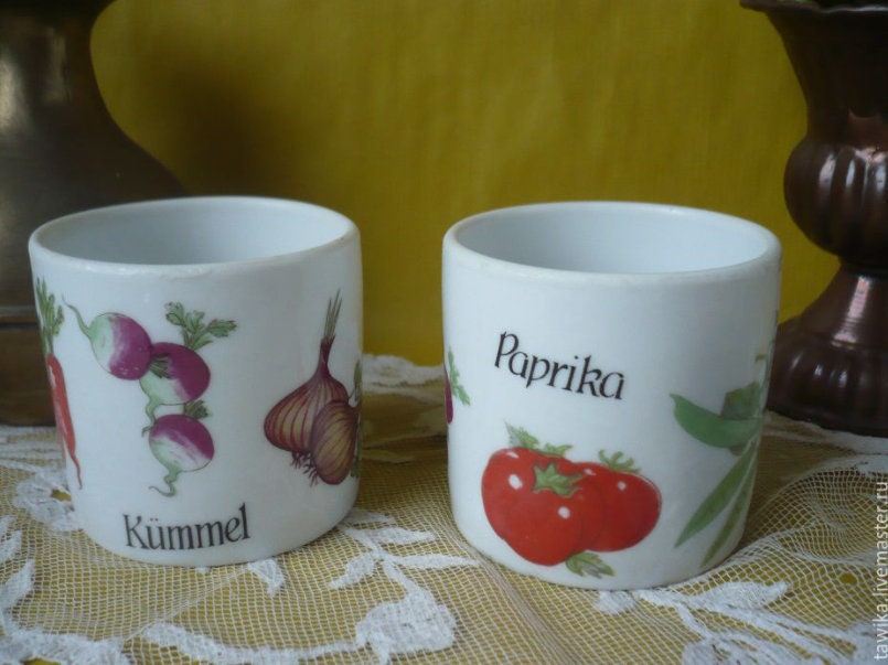 Porcelain spice jars for curry, paprika and caraway seeds. Vintage, Germany