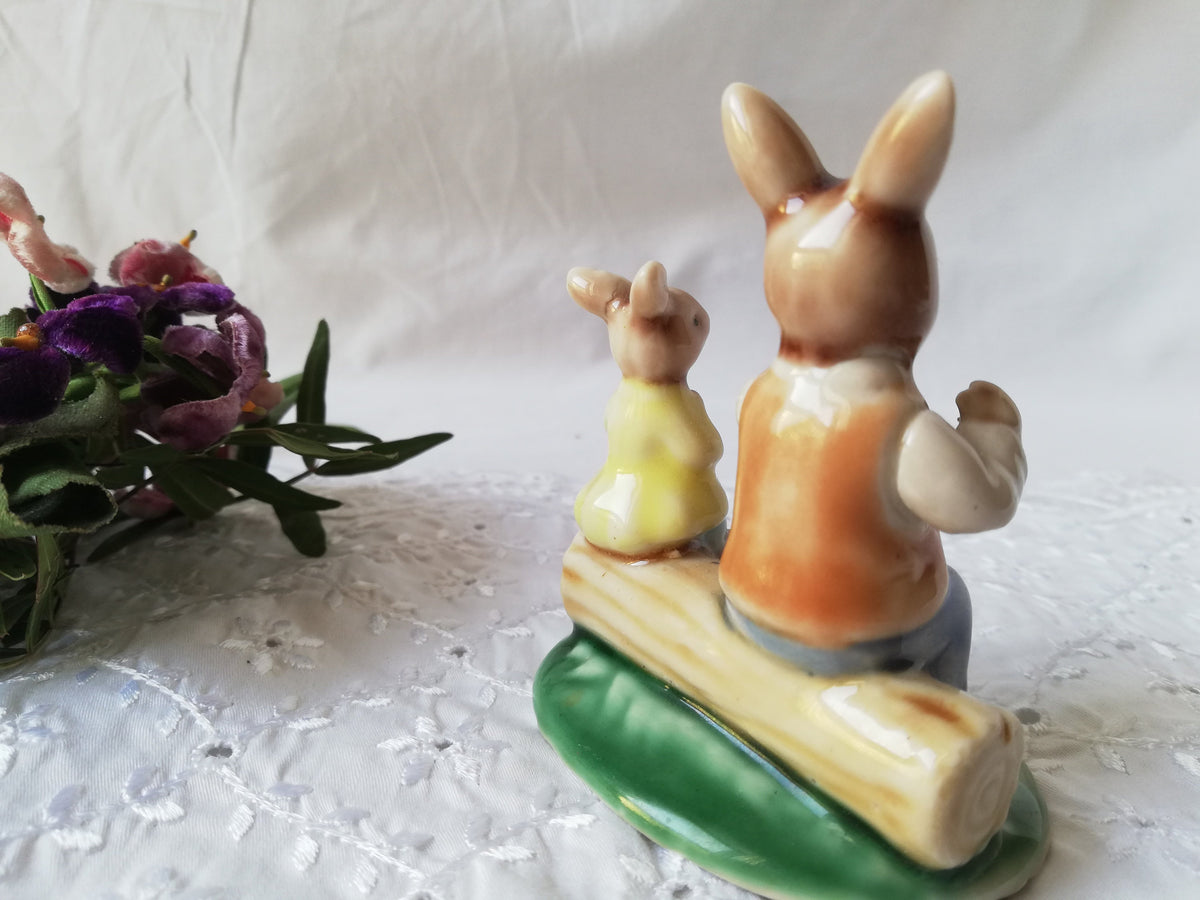 Seitenansicht der 7 cm hohen Figurengruppe