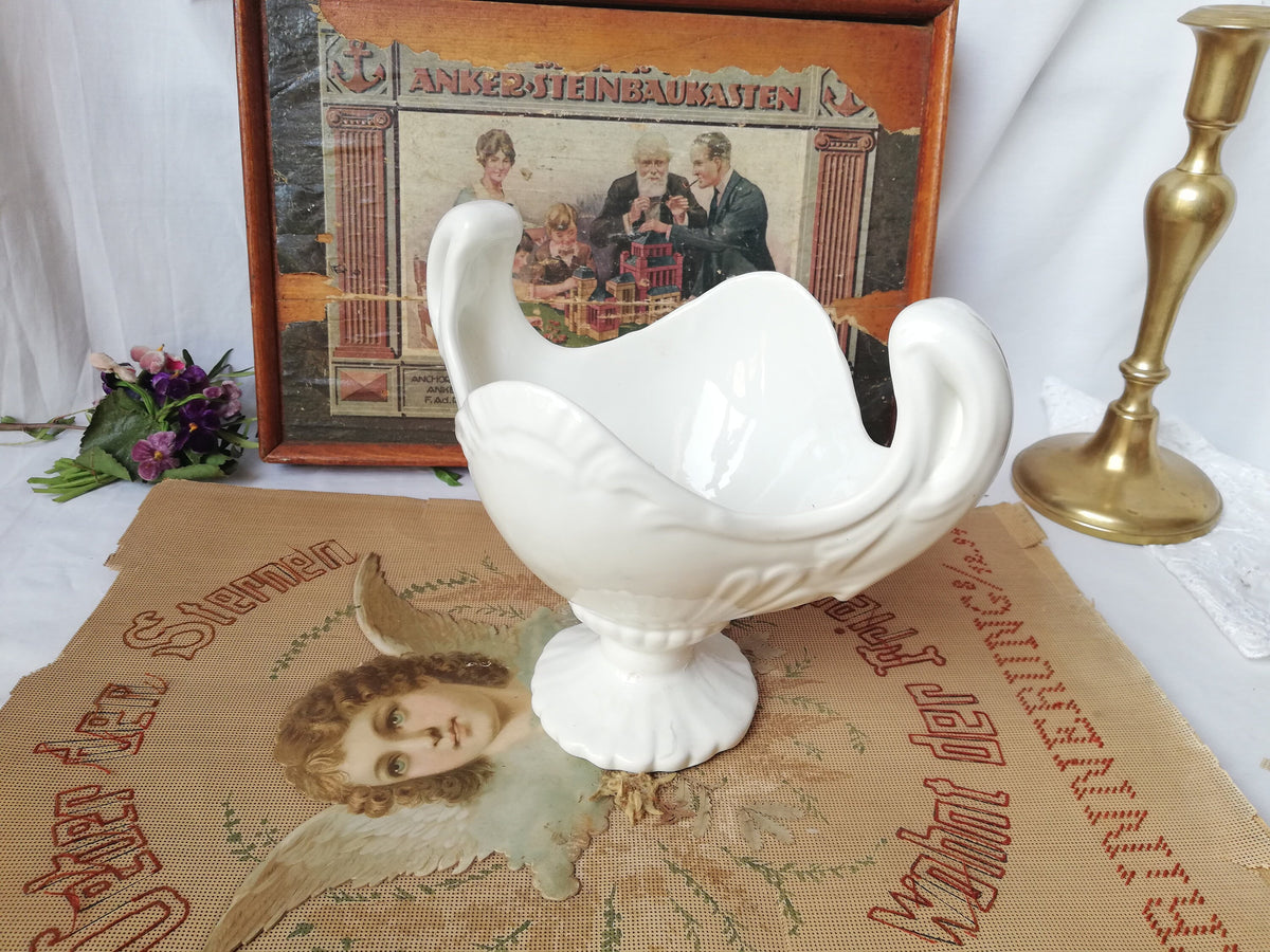 Henkel in Ohrenform an der Keramikvase