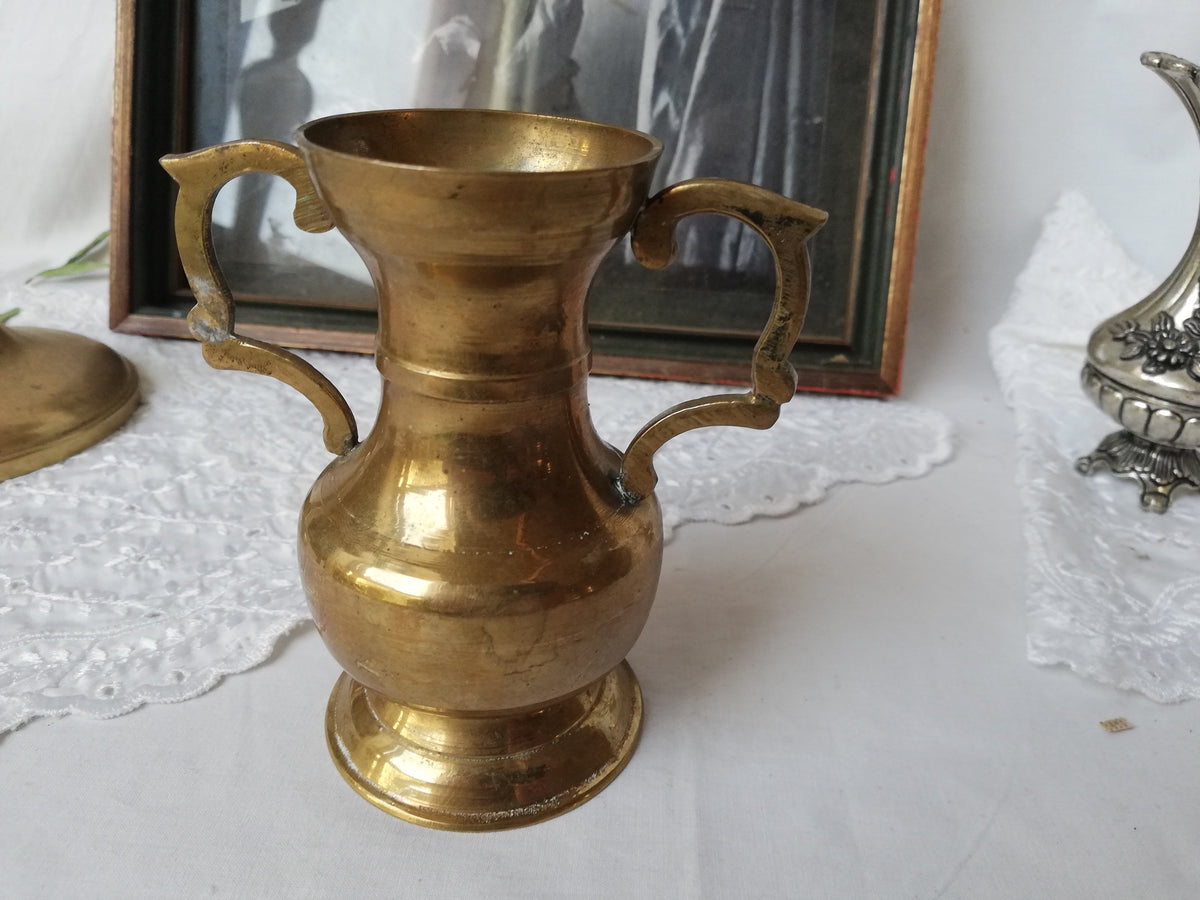 Kleine Messingvase in Amphorenform, Gesamtansicht