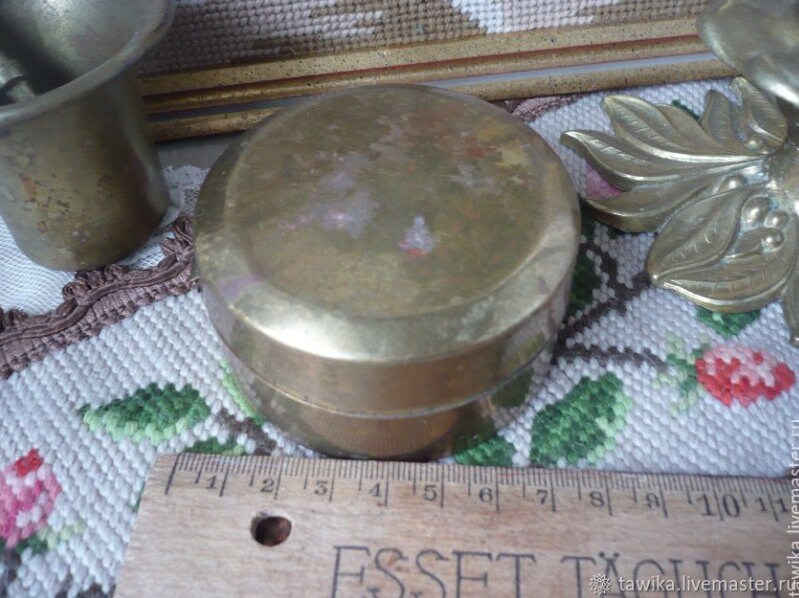Seitenansicht der geschlossenen Dose, Höhe 3,5 cm