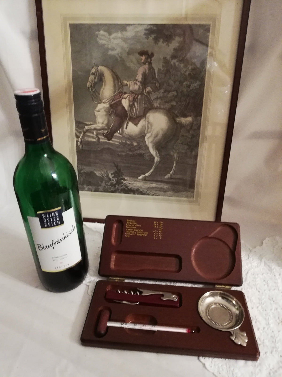 Dreiteiliges Wein-Set in Holzbox, Gesamtansicht