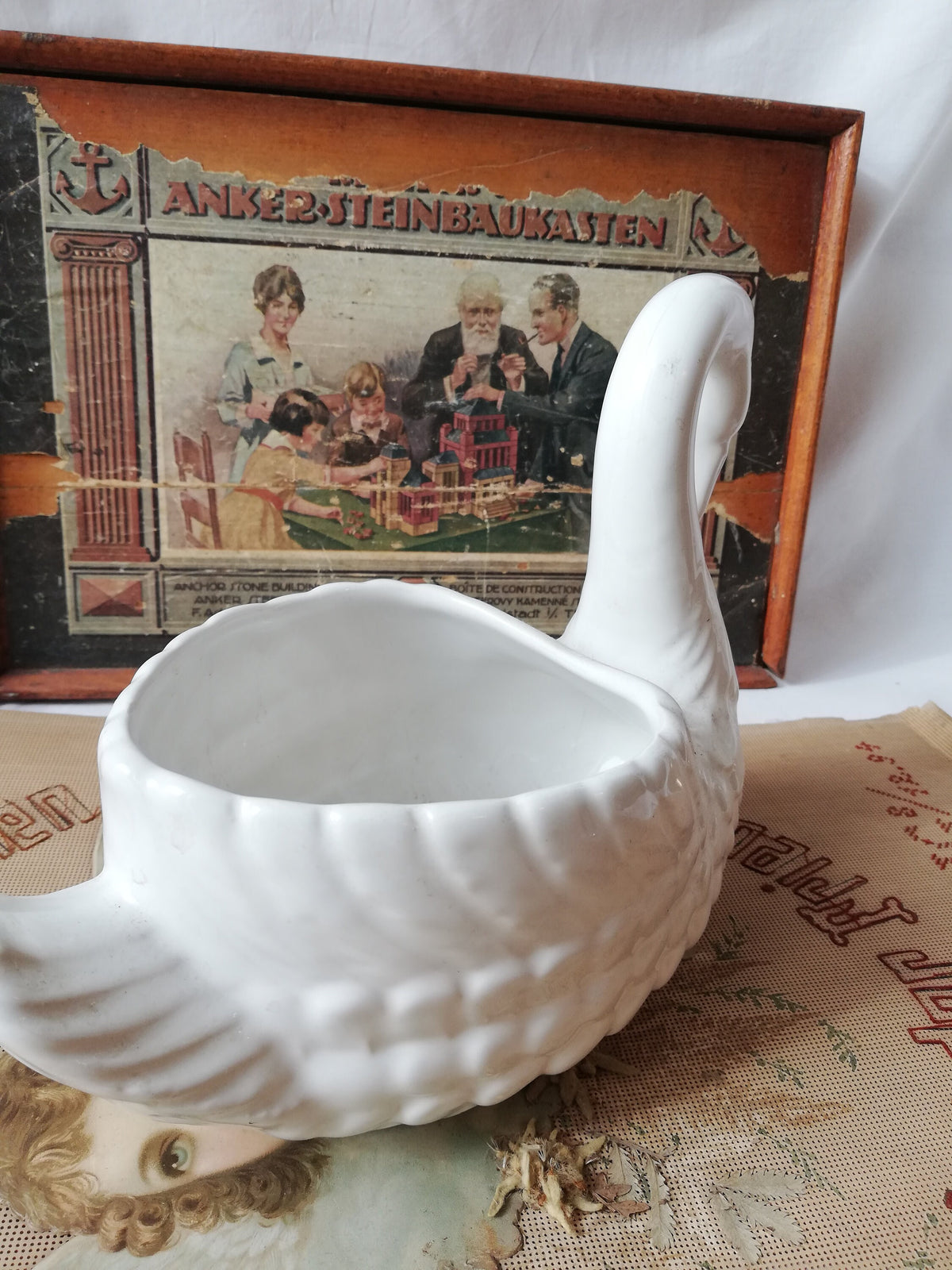 Gefiederstruktur der weißen Porzellanflügel