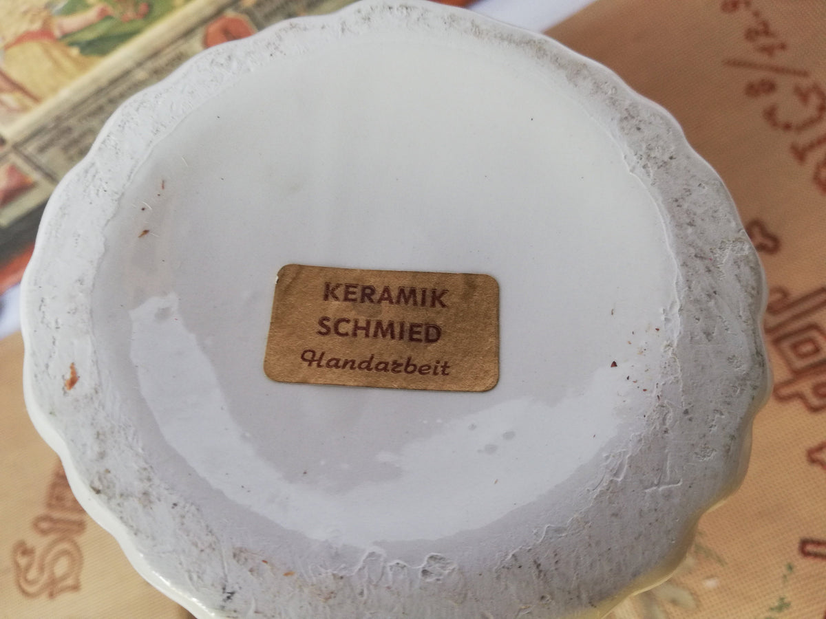 Rückseite der handgefertigten Vase