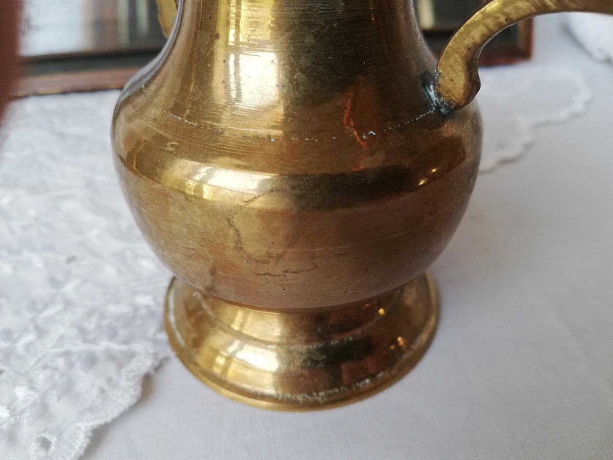 Leichte Patina an einigen Stellen