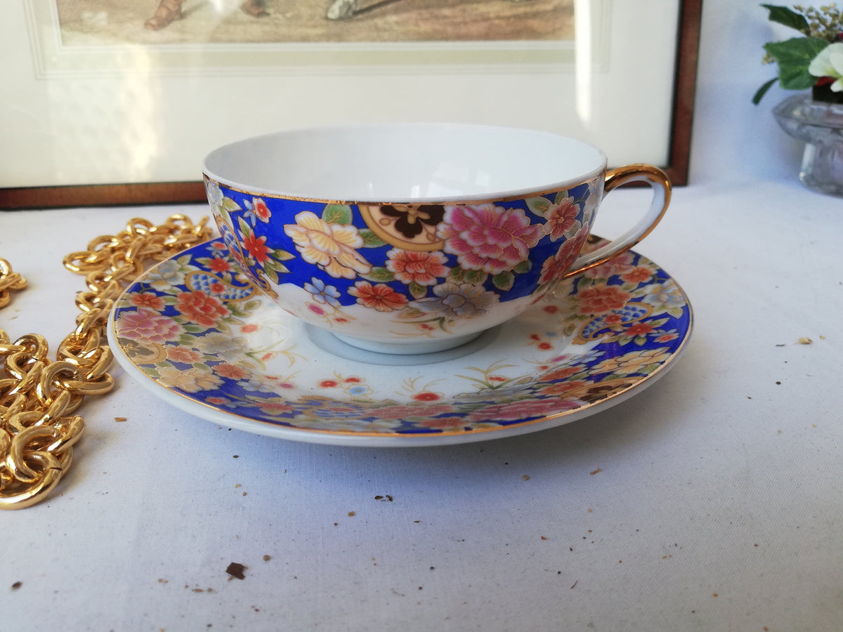 ALTOM Porzellan-Sammeltasse mit Untertasse und bunten Blumen, Gesamtansicht