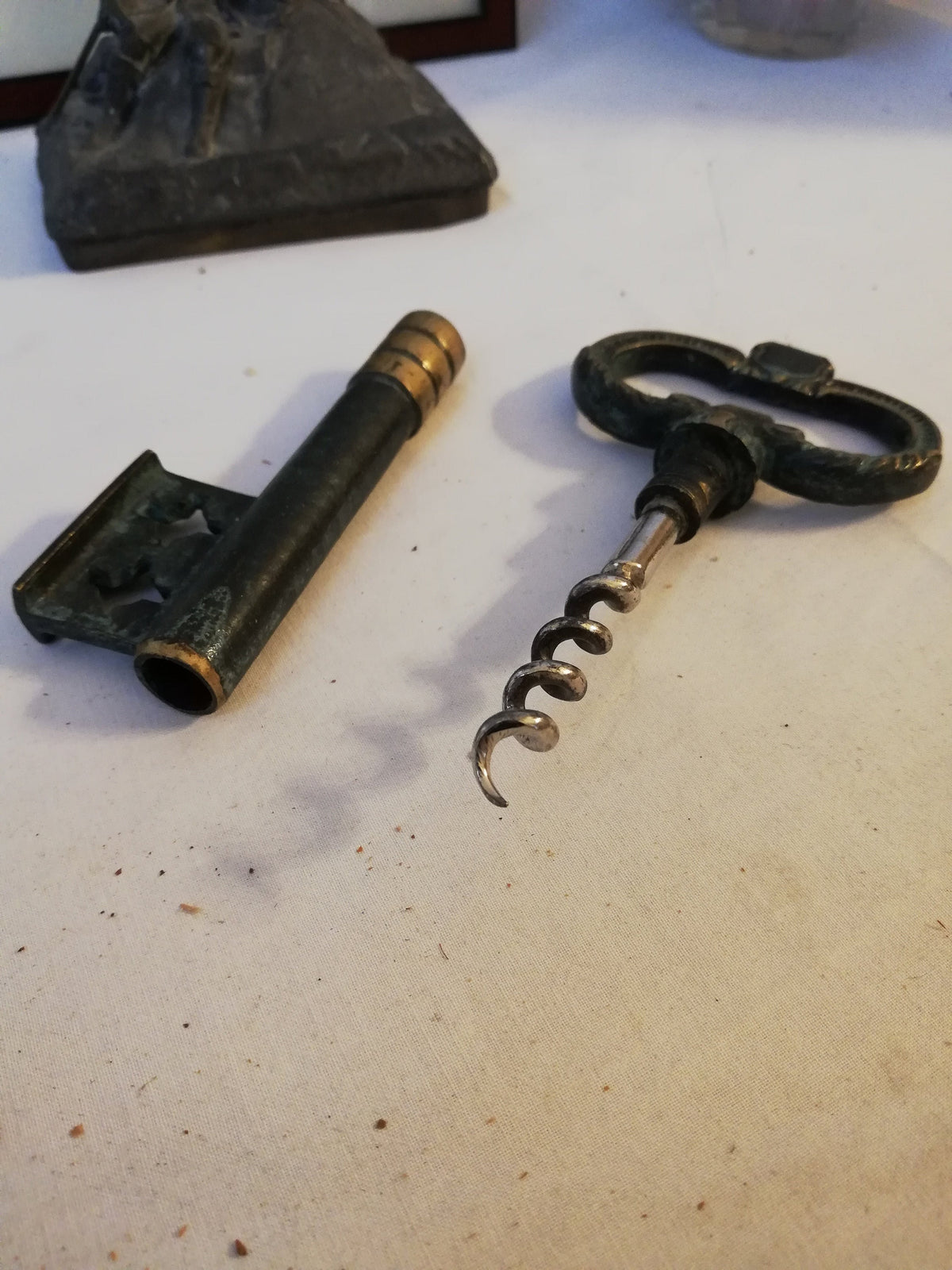 Korkenzieher in der Hand