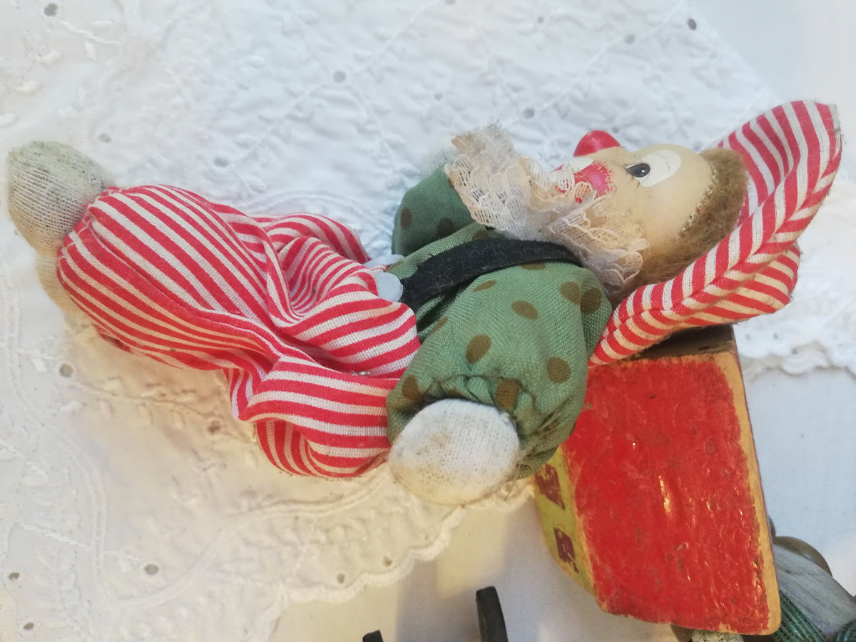 Clown mit ausgestreckten Armen, 12 cm