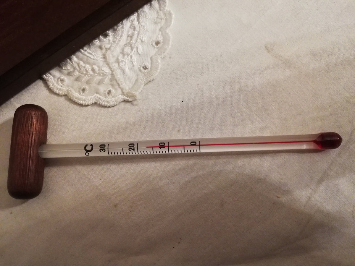 Box mit Maßband, 23 cm