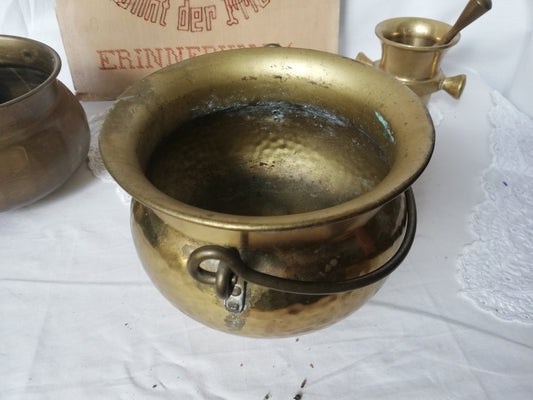 Vintage Messingtopf mit Henkel und drei Füßchen, Ø 16 cm, 1970er