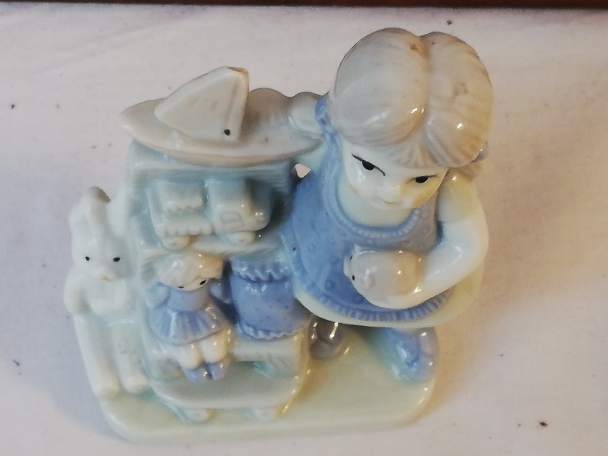Figur als Deko im Kinderzimmer arrangiert