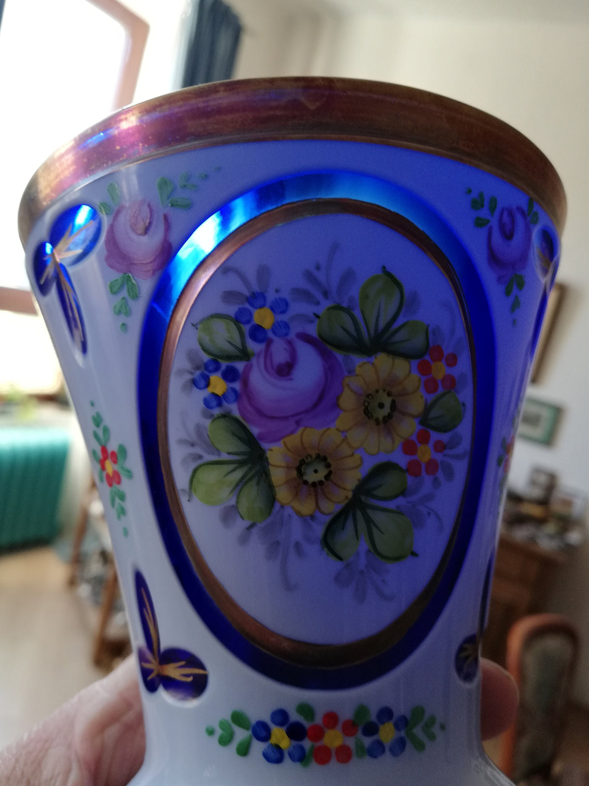 Blick von oben in die 10,5 cm breite Öffnung der Vase