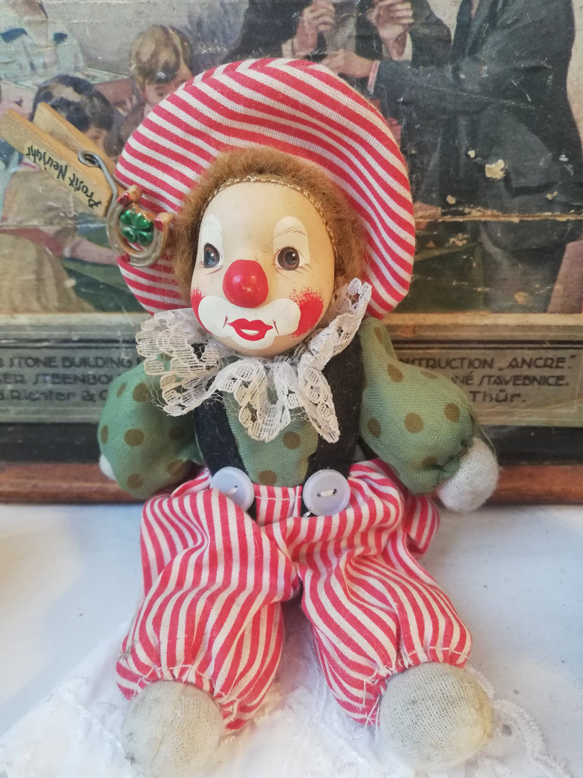 Handgemachter Stoffclown mit Keramikkopf, Gesamtansicht
