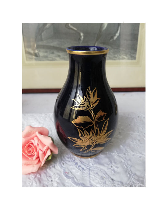 Porcelain vase from Hungary, vintage