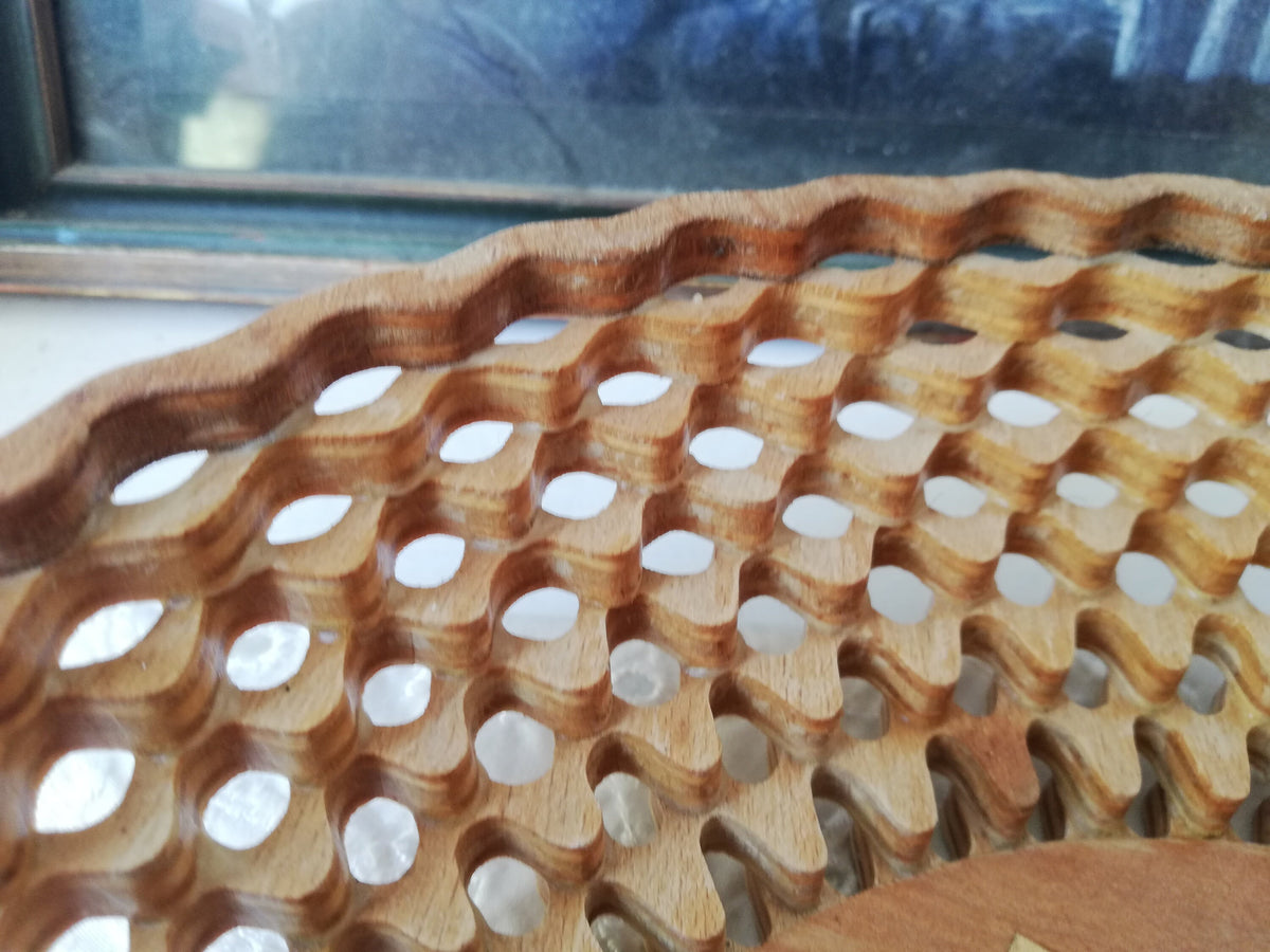 Gestufte Holzringe am Rand der Schale