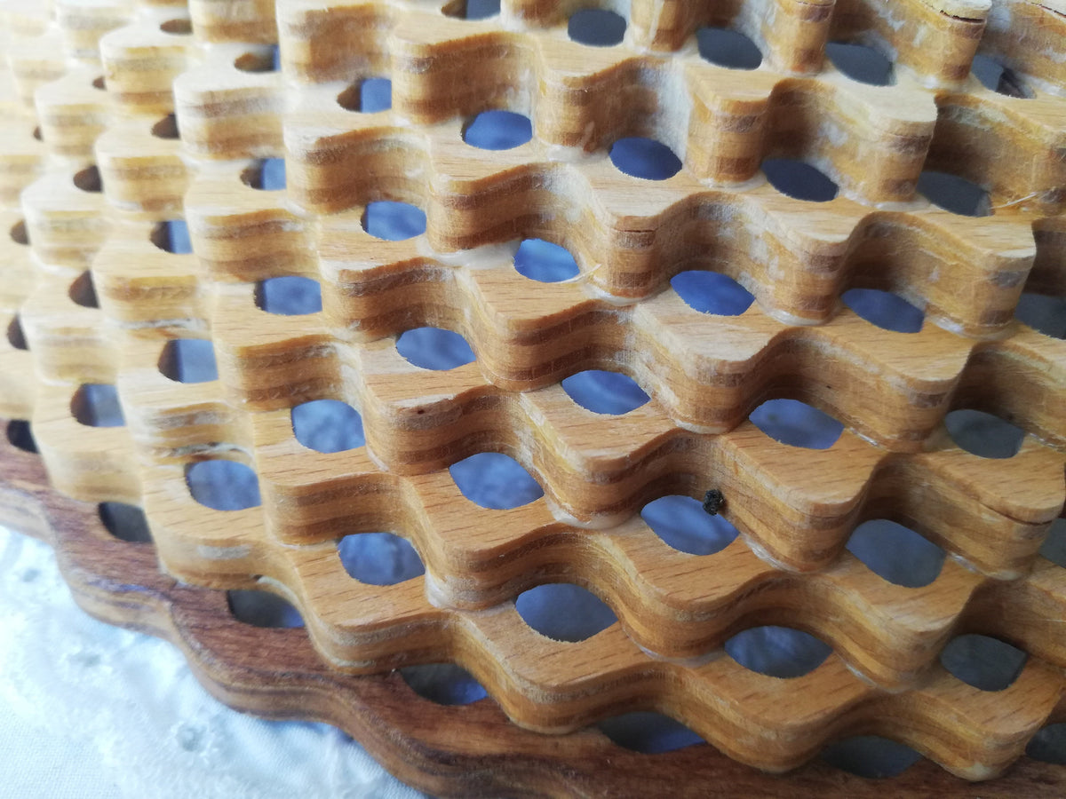 Unterseite der Holzschale mit kleinstem Ring Ø 15 cm